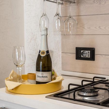 Yhellow Home Comfy Apartment Bari Buitenkant foto