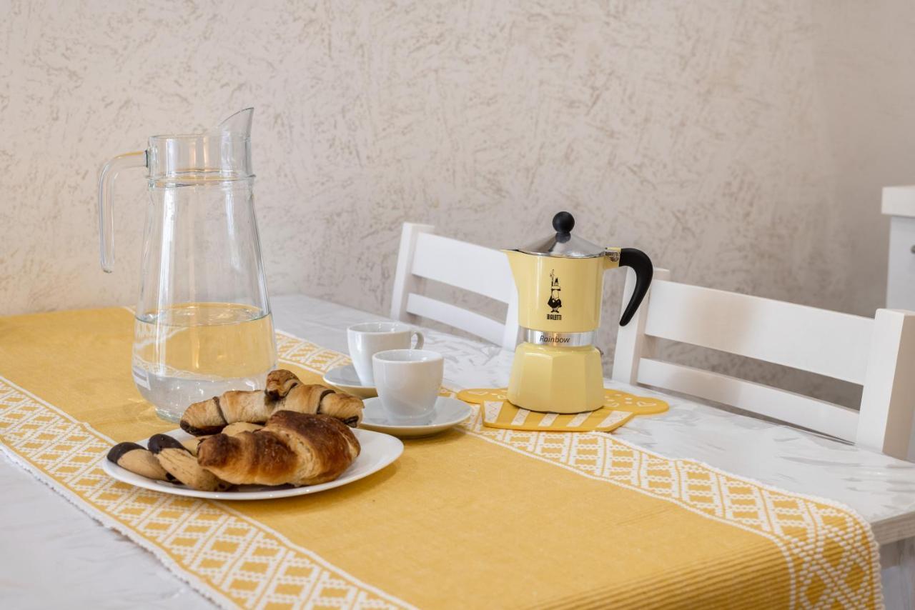 Yhellow Home Comfy Apartment Bari Buitenkant foto